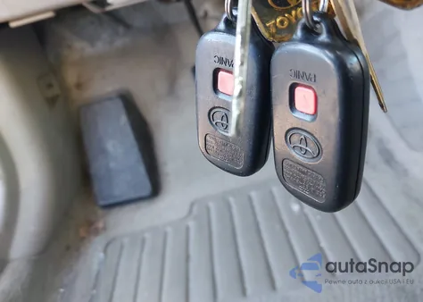 2003 Toyota Camry Le z USA, uszkodzony, nr VIN JTDBE32KX30233253